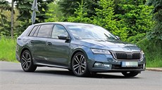 Lehce maskovaný prototyp nové generace Škody Octavia při testech Lehce maskovaný prototyp nové generace Škody Octavia při testech