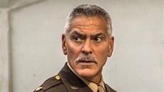 Americký herec George Clooney v televizním seriálu Hlava XXII Americký herec George Clooney v televizním seriálu Hlava XXII