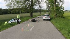 Na silnici mezi Kotvrdovicemi a Lipovcem na Blanensku zemřel motorkář, který se... Na silnici mezi Kotvrdovicemi a Lipovcem na Blanensku zemřel motorkář, který se...