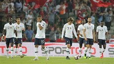 Frustrovaní fotbalisté Francie v Turecku po inkasovaném gólu v utkání... Frustrovaní fotbalisté Francie v Turecku po inkasovaném gólu v utkání...