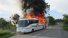 Požár linkového autobusu ve zlínské části Kudlov. Požár linkového autobusu ve zlínské části Kudlov.