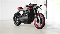 Agresivní chameleon: nový barevný design motocyklů pracuje se světlem. Agresivní chameleon: nový barevný design motocyklů pracuje se světlem.