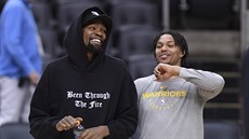 Kevin Durant (vlevo) a Damion Lee na tréninku Golden State Kevin Durant (vlevo) a Damion Lee na tréninku Golden State