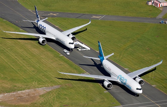 Airbus A350-1000 a Airbus A330neo na 53. roníku International Paris Air Show...