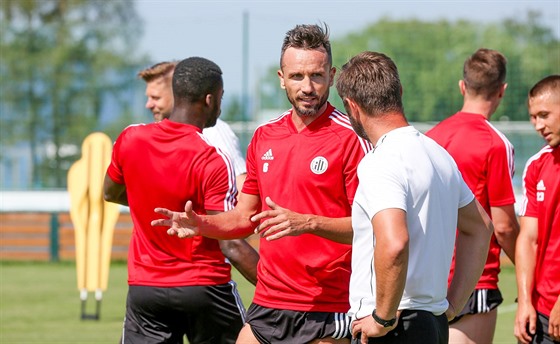 Tomá Sivok na tréninku fotbalist eských Budjovic.