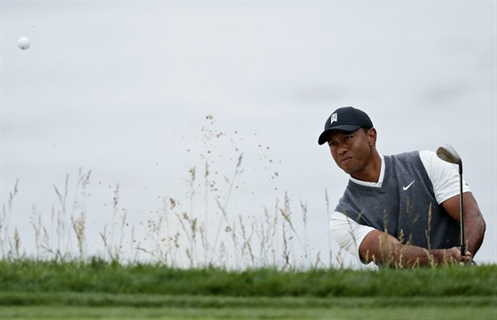 Tiger Woods v prvním kole US Open v kalifornském Pebble Beach