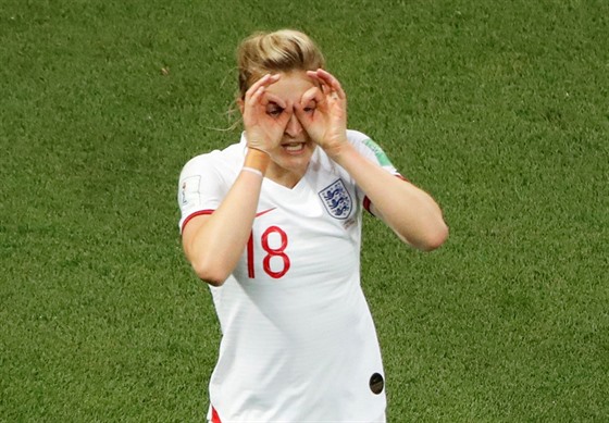Anglická fotbalistka Ellen Whiteová oslavuje svj gól.