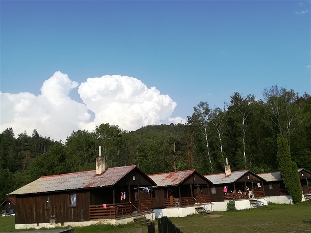 krasne mraky. Višňová Berounka.