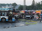 Celkem dvanct zaparkovanch autobus pokodil por v garch Dopravnho...