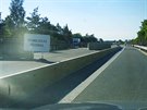 Dobrý den, zasílám Vám jednu zajímavou fotku z dálnice D8 ve směru z Prahy na Ústí nad Labem. Datum 6/2019.. která stojí za vidění .. a přestávka..né na hodiny..ale na dny.. napadlo mě tak použít tuto značku v práci.
PS: Držím Vám palce..deník Metro je Dobrý den, zasílám Vám jednu zajímavou fotku z dálnice D8 ve směru z Prahy na Ústí nad Labem. Datum 6/2019.. která stojí za vidění .. a přestávka..né na hodiny..ale na dny.. napadlo mě tak použít tuto značku v práci.
PS: Držím Vám palce..deník Metro je