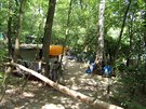 Už roky fungující camp bezdomovců u hostivařské přehrady. Už roky fungující camp bezdomovců u hostivařské přehrady.
