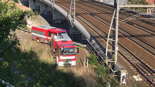 Na trati pod pražským Vítkovem srazil vlak člověka. (17. června 2019) Na trati pod pražským Vítkovem srazil vlak člověka. (17. června 2019)