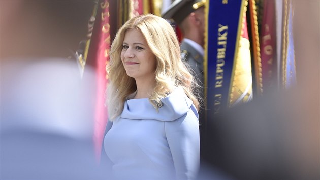 Nová slovenská prezidentka Zuzana Čaputová při přehlídce čestné stráže před... Nová slovenská prezidentka Zuzana Čaputová při přehlídce čestné stráže před...