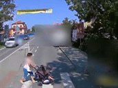 Houkajícím hasičům vběhli pod kola chodci i s kočárkem Houkajícím hasičům vběhli pod kola chodci i s kočárkem