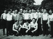 Antonín Ivanov s josefovskými sokoly, stojí první zprava. Antonín Ivanov s josefovskými sokoly, stojí první zprava.