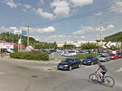Křižovatka u obchodní zóny na ulici Generála Klapálka ve vsetínské lokalitě... Křižovatka u obchodní zóny na ulici Generála Klapálka ve vsetínské lokalitě...