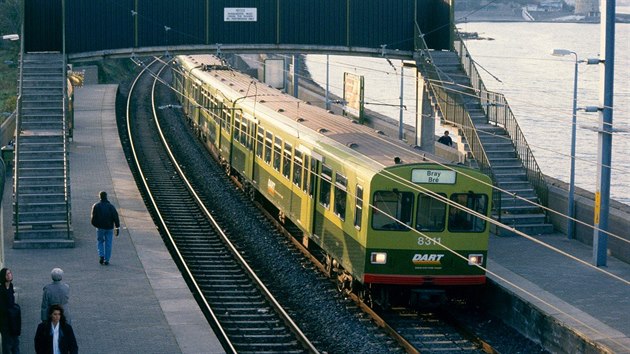 Dopravní uzel zajiuje spojení mezi Dublinem a pístavními msty. Vlak míí do...