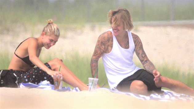 Justin Bieber a jeho manelka Hailey Baldwinov si udlali romantick piknik na pli na Long Island v New Yorku.