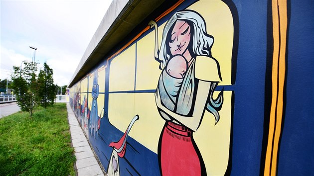 e vystdaly barvy. Zastvku Ondroukova v Brn-Bystrci zdob graffiti, kter pipomn 150 let mstsk hromadn dopravy ve mst.