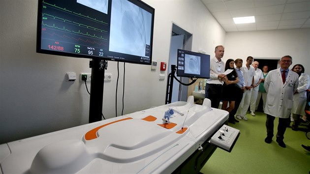 Ve fakultnch nemocnici v brnnskch Bohunicch maj prvn kardiovaskulrn simultor v esku. Natrnuj si na nm operace.