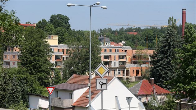 Nkdej prmyslov arel pod jihlavskm Brnnskm mostem dostv novou podobu. Msto star tovrny tu m ve tyech bytovch domech vzniknout celkem 52 byt.