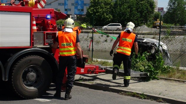 idi kody Fabia vjel po stetu s dodvkou v Prhonicch do vodn ndre. (14. 6. 2019)