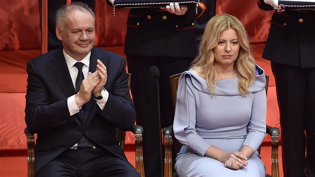 Konc slovensk prezident Andrej Kiska (vlevo) a jeho nstupkyn Zuzana aputov pi inauguraci nov prezidentky na slavnostn schzi slovensk snmovny 15. ervna 2019 v Bratislav. (15.6.2019)