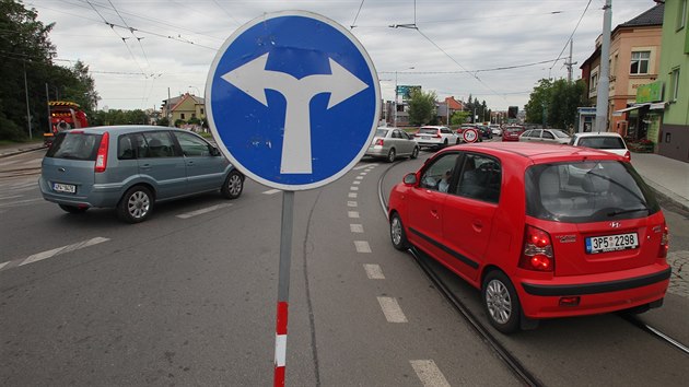 idie v Plzni potrp dal nov uzavrka. Kvli opravm tramvajov trati je pro osobn dopravu uzavena kiovatka na Slovanech, kde se do nmst Milady Horkov napojuje Malostransk ulice. (13. 6. 2019)