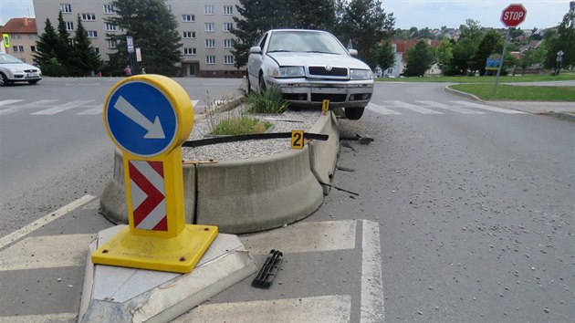 ofr, kter uvzl s autem  na stedovm ostrvku, nadchal kolem t promile alkoholu.