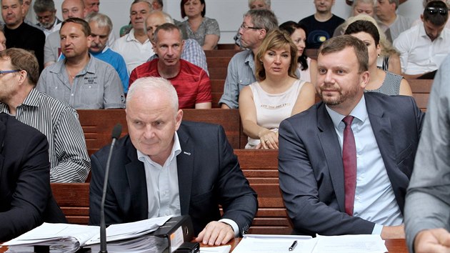 Krajsk soud v Plzni zaal projednvat konkurz hut a kovren Pilsen Steel. Do jednac sn pili nejen zstupci vitel, ale tak destky zamstnanc a odbor. (19. 6. 2019)