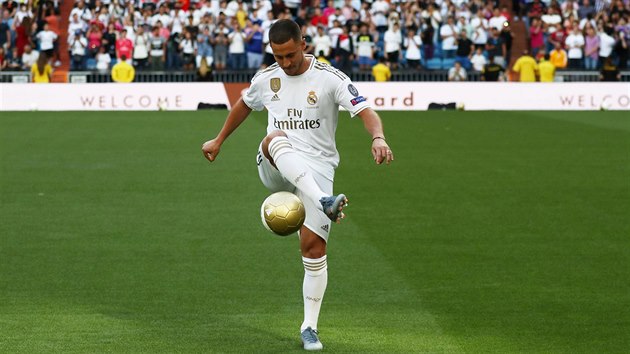 ZEMKOULE. Kolem padesti tisc natench fand se pilo podvat na prvn okamiky Edena Hazarda v dresu Realu Madrid. A belgick hvzda jim ukzala pr technickch fines s balonem.