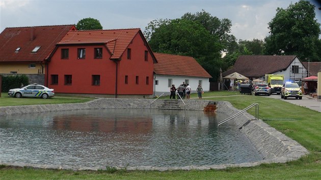 Na koupaliti v Bezinvsi se topila estilet dvka, zachraoval ji vrtulnk. (12. ervna 2019)