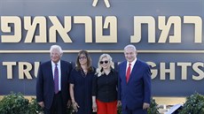 Zleva americký velvyslanec v Izraeli David Friedman, manelka velvyslance Tammy...