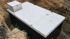 Takto to vypadá v praxi, když vám na zahradě instalují akumulační nádrž. Takto to vypadá v praxi, když vám na zahradě instalují akumulační nádrž.