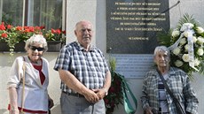 Přeživší z Lidic navštívili v Praze několik míst spjatých s osudem obyvatel... Přeživší z Lidic navštívili v Praze několik míst spjatých s osudem obyvatel...