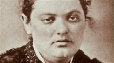 Dokázala využít i své korpulentní postavy. Vzbuzovala díky ní důvěru, protože... Dokázala využít i své korpulentní postavy. Vzbuzovala díky ní důvěru, protože...