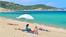Pláž u letoviska Sarti na poloostrově Sithonia Pláž u letoviska Sarti na poloostrově Sithonia