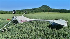 Letadlo skončilo po nouzovém přistání na střeše. (14. června 2019) Letadlo skončilo po nouzovém přistání na střeše. (14. června 2019)