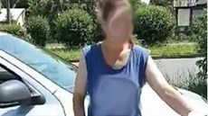 Opilá matka vrávorala s kočárkem Opilá matka vrávorala s kočárkem