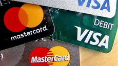Jak se ztrácí peníze z karet: pozor na čínské e-shopy i platby v cizině Jak se ztrácí peníze z karet: pozor na čínské e-shopy i platby v cizině