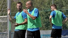 Adam Hloušek (druhý zprava) a Radim Řezník na startu letní přípravy Viktorie... Adam Hloušek (druhý zprava) a Radim Řezník na startu letní přípravy Viktorie...