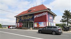 Nepotřebnou budovu celnice na bývalém hraničním přechodu na Cínovci má... Nepotřebnou budovu celnice na bývalém hraničním přechodu na Cínovci má...