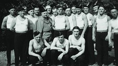 Antonín Ivanov s josefovskými sokoly, stojí první zprava. Antonín Ivanov s josefovskými sokoly, stojí první zprava.