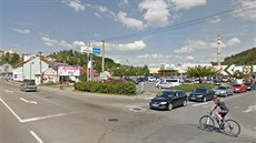 Křižovatka u obchodní zóny na ulici Generála Klapálka ve vsetínské lokalitě... Křižovatka u obchodní zóny na ulici Generála Klapálka ve vsetínské lokalitě...