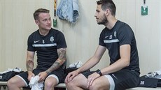 Poslla ze Slavie Jan Sýkora (vlevo) a Vojtěch Kubista před prvním tréninkem... Poslla ze Slavie Jan Sýkora (vlevo) a Vojtěch Kubista před prvním tréninkem...