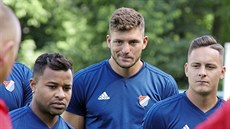 Ostravští fotbalisté Carlos de Azevedo, Patrizio Stronati a Daniel Holzer... Ostravští fotbalisté Carlos de Azevedo, Patrizio Stronati a Daniel Holzer...