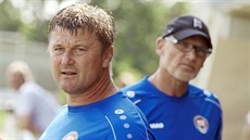 Pavel Jirousek (vlevo) strávil na chrudimské fotbalové lavičce mimo jiné po... Pavel Jirousek (vlevo) strávil na chrudimské fotbalové lavičce mimo jiné po...