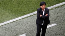 Trenérka thajských fotbalistek Nuengrutai Srathongvianová tuí dalí vysokou...