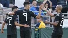 Mexičtí fotbalisté slaví gól na Zlatém poháru. Mexičtí fotbalisté slaví gól na Zlatém poháru.