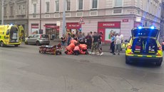 Policisté prošetřují nehodu v Plzni, při které se zranila dívka. Ta vypadla z... Policisté prošetřují nehodu v Plzni, při které se zranila dívka. Ta vypadla z...